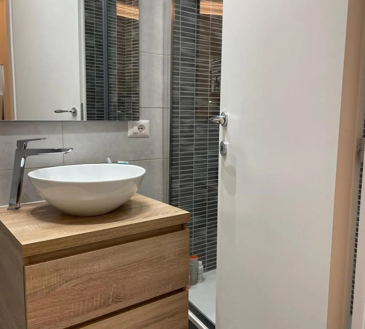 La Casetta Di Via Adige Řím Apartmán